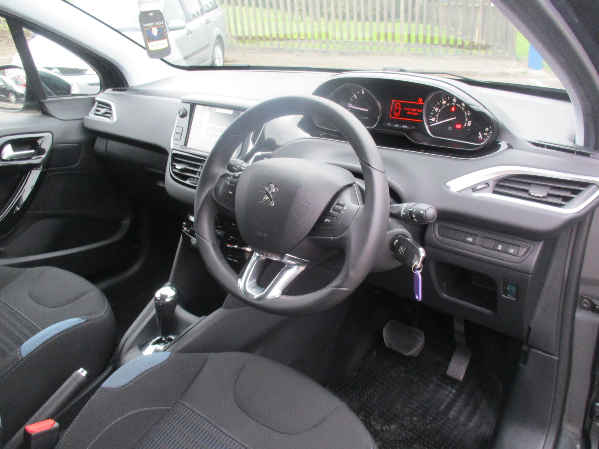 PEUGEOT 208 1.2 E-VTI ALLURE (AUTO) 2014